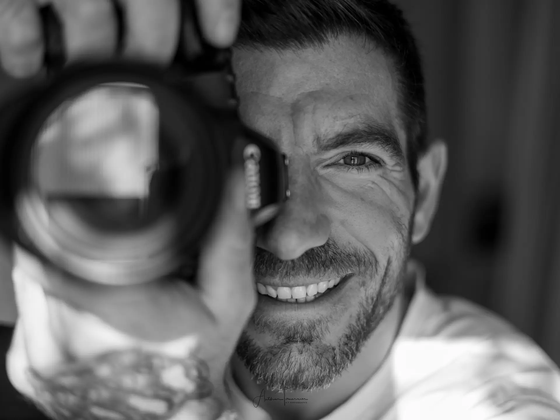 Portrait du photographe de mariage à La Réunion – L’Art’elier Studio